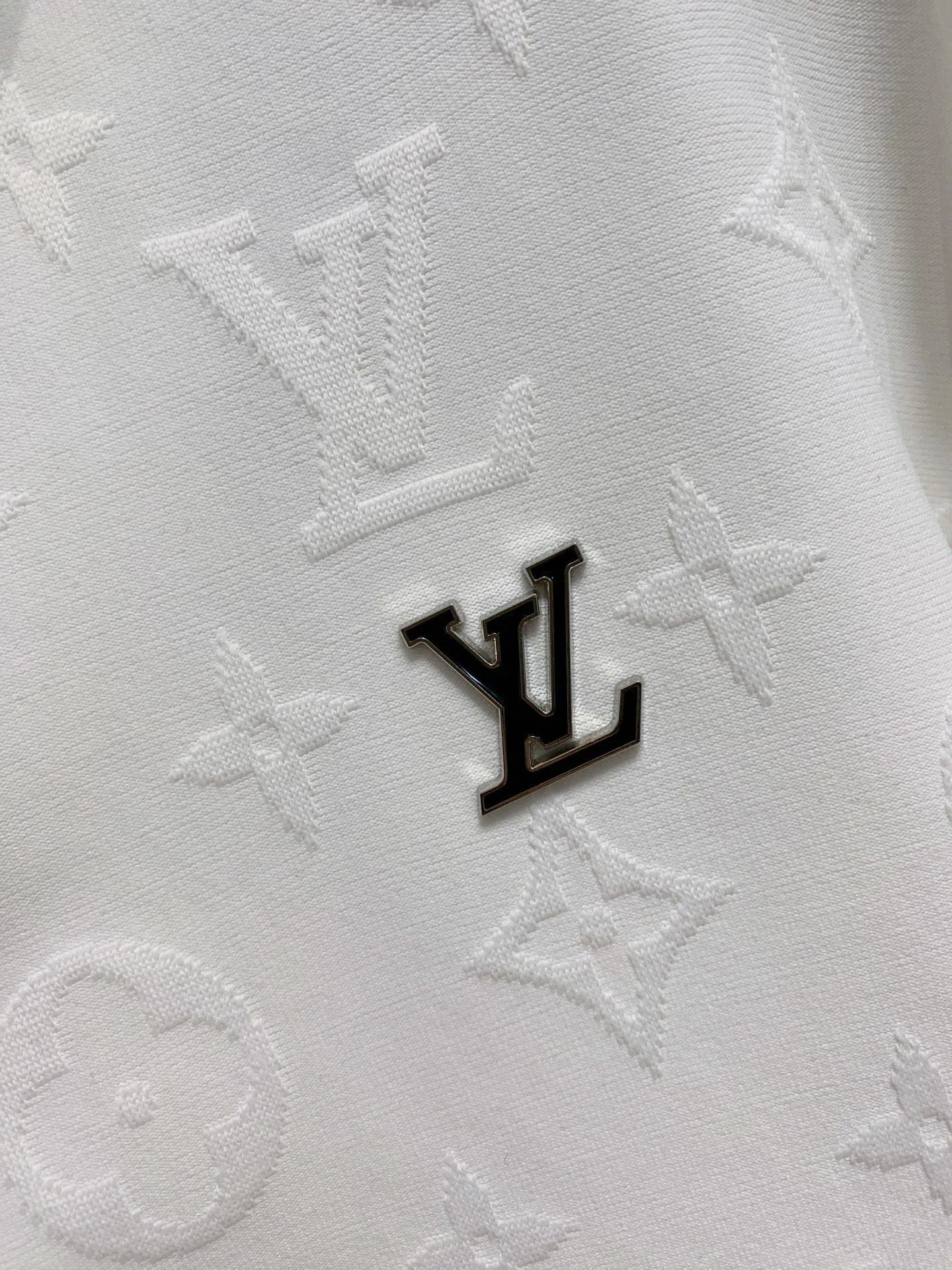 🅿️720 [LV Louis Vuitton] hot-selling suit is coming. Focus on the original version of the official website. 2025 new hot-selling cardigan and sweatshirt suit. The original order is the best. 🇭🇰The meticulous work of top designers. It has a fitting and perfect upper body effect. All-natural high-quality Tencel Roman cotton 100%, close-fitting comfort, noble and elegant! Original hardware embodies elegance and nobility! Counter size: M-3XL (maximum wear up to 190 pounds)